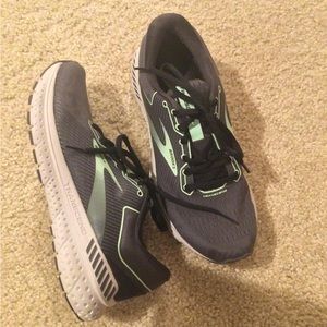 Brooks "Transcend 7" sneaker